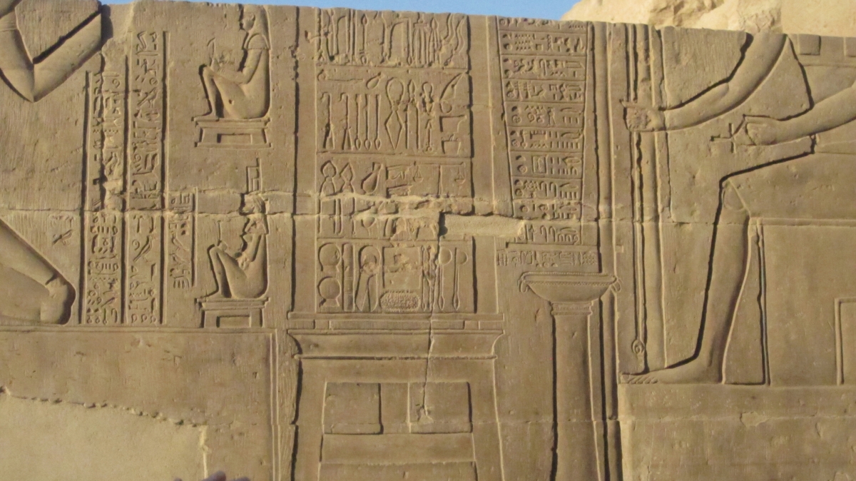 A medical scene at Kom Ombo that contains fractions.