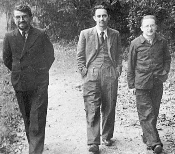 Photograph of Polish mathematicians Zygalski, Rozycki and Rejewski.