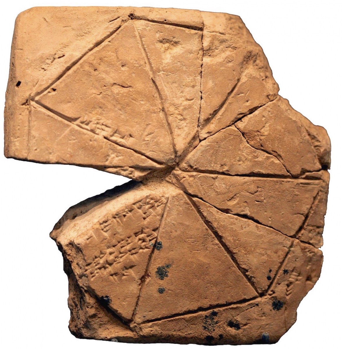 Babylonian cuneiform tablet with heptagon, owned by the Louvre.